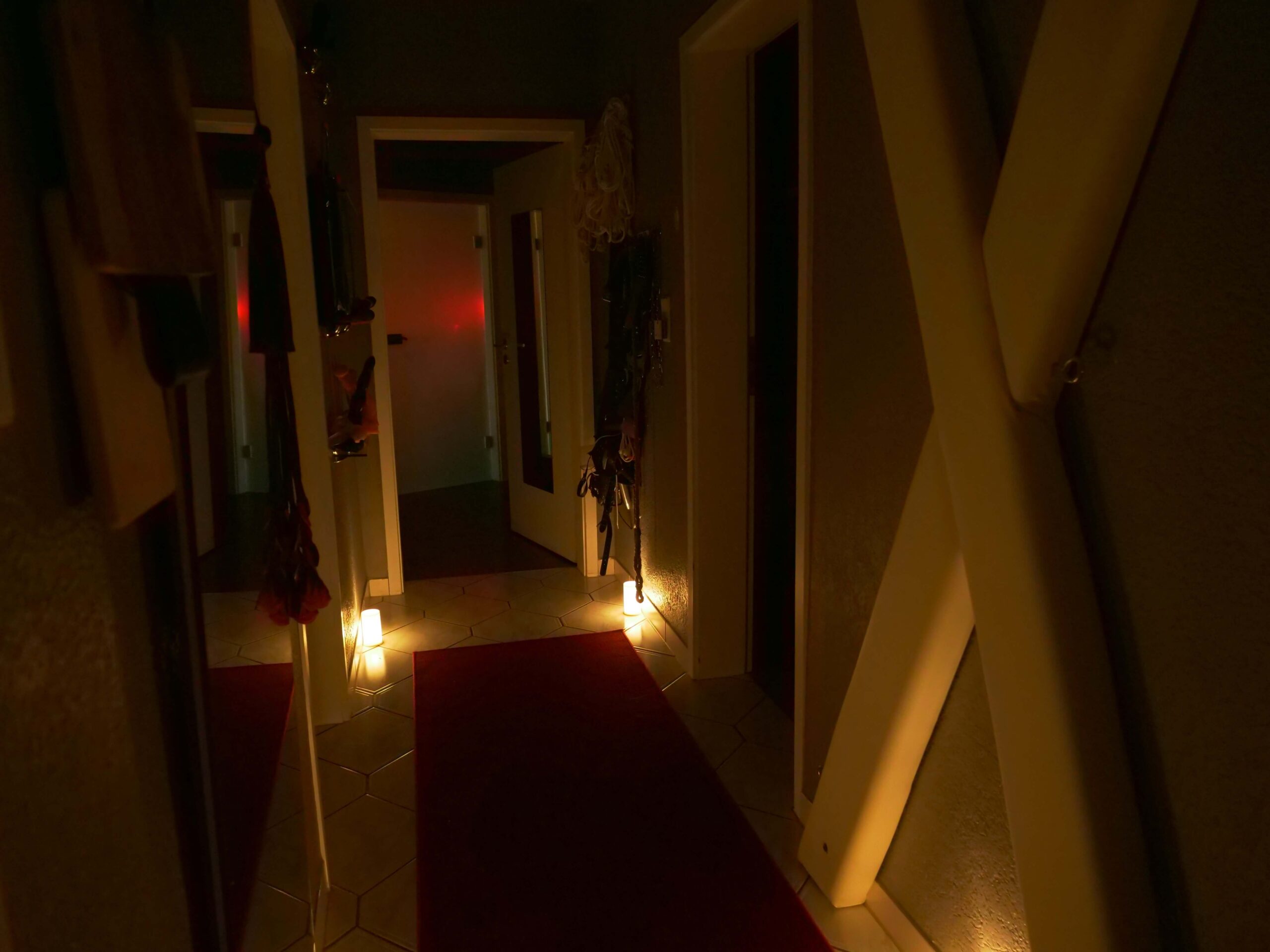 Refugium Divine Flur mit Kreuz