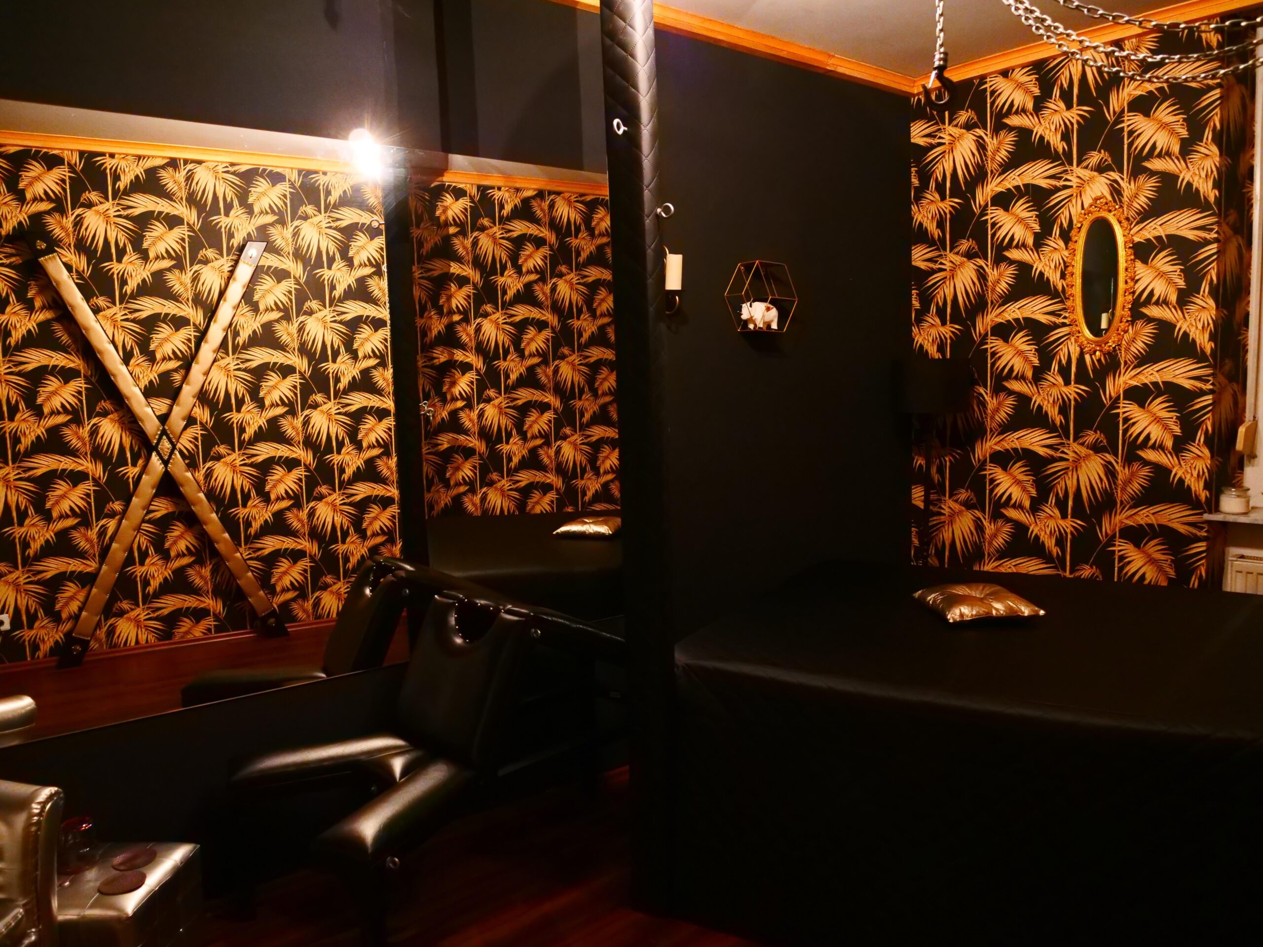 Refugium Divine Oase Raum Spiegel