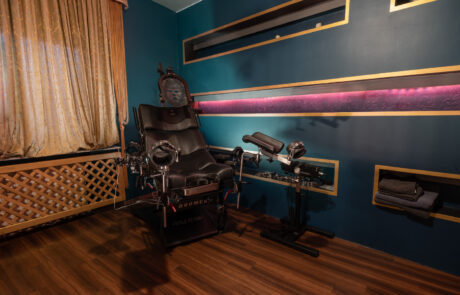 Boomer im BDSM Studio Refugium Divine