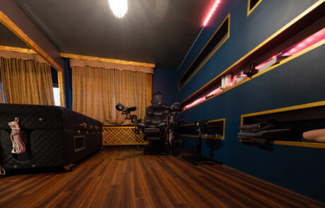 Boomer von unten im BDSM Studio Refugium Divine